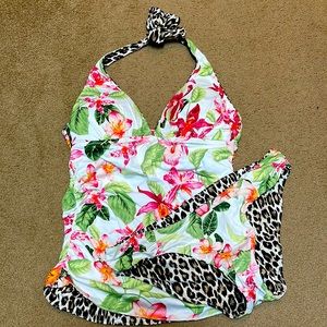 Tommy Bahama reversible tankini size medium.